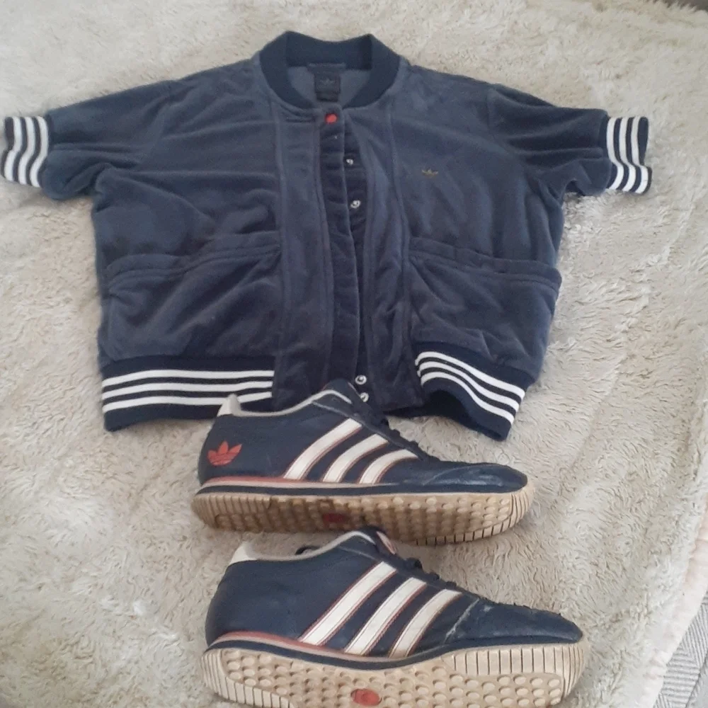 Adidas Rare Blokecore Vintage Y2K Blue Velour Short Sleeve Jacket Leather Sneaks